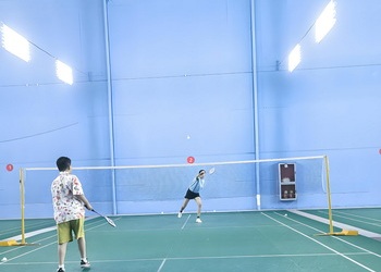 羽毛球场地